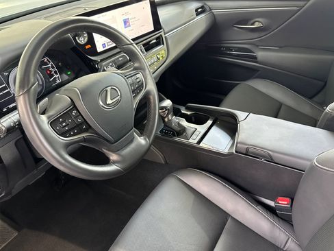 Used 2025 Lexus ES 300h w/ Premium Package FWD image 11