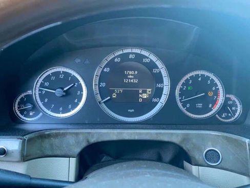 Used 2010 Mercedes-Benz E 350 4MATIC Sedan image 5