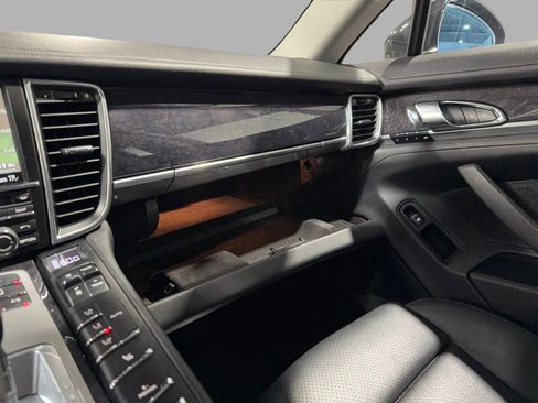 Used 2014 Porsche Panamera S image 34