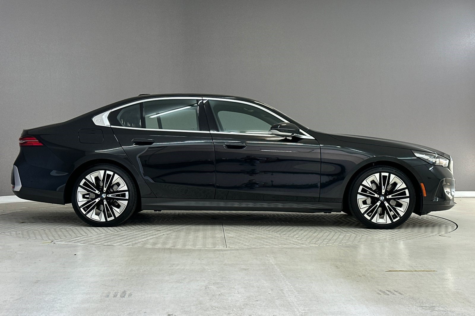 Used 2026 BMW 530i RWD image 7