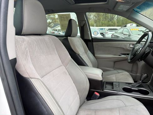 Used 2017 Toyota Camry XSE w/ Moonroof Package FWD image 19