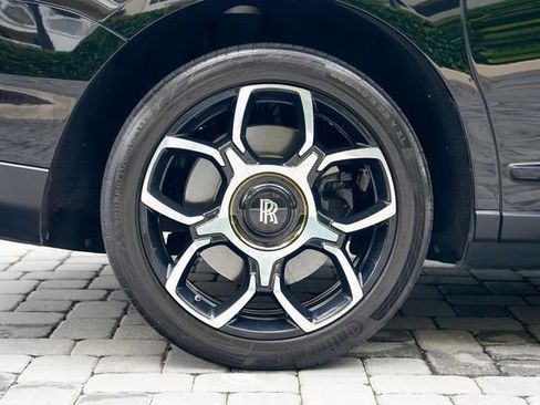 Used 2020 Rolls-Royce Cullinan Black Badge image 30