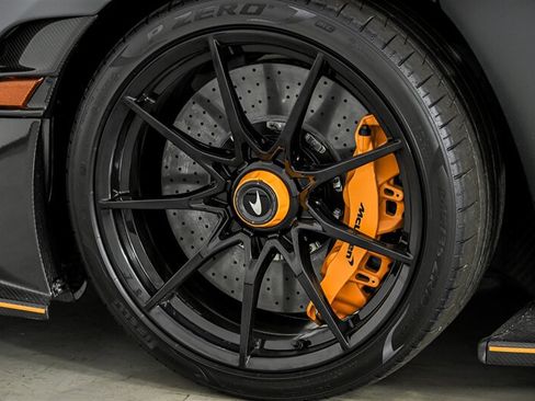 Used 2019 McLaren Senna RWD image 22