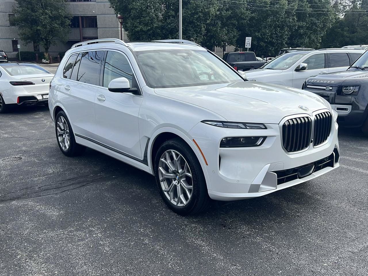 Used 2024 BMW X7 xDrive40i w/ Executive Package AWD/4WD image 4
