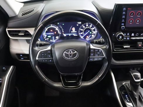 Used 2020 Toyota Highlander XLE image 17