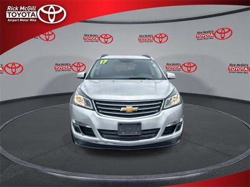 Used 2017 Chevrolet Traverse LT image 3
