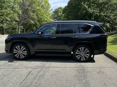 Used 2026 Lexus LX 700h Luxury AWD/4WD image 6