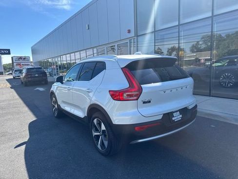Certified 2025 Volvo XC40 B5 Plus AWD/4WD image 3