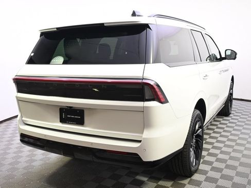 New 2026 Lincoln Navigator Reserve w/ Jet Appearance Package AWD/4WD image 6