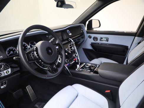 Certified 2022 Rolls-Royce Cullinan w/ Dark Exterior Package image 14