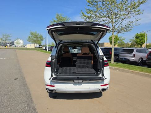 Used 2023 BMW X7 xDrive40i w/ Premium Package AWD/4WD image 6