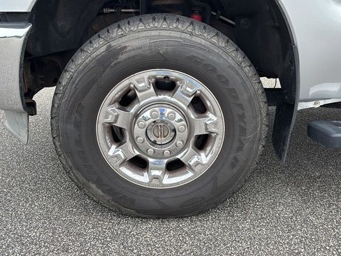 Used 2013 Ford F250 XLT w/ Chrome Pkg AWD/4WD image 8