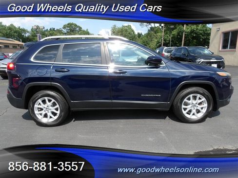 Used 2016 Jeep Cherokee Latitude w/ Cold Weather Group AWD/4WD image 4