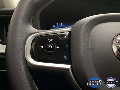 Used 2025 Volvo XC60 B5 Plus image 38