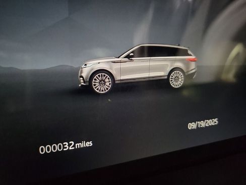 New 2026 Land Rover Range Rover Velar Dynamic SE image 18