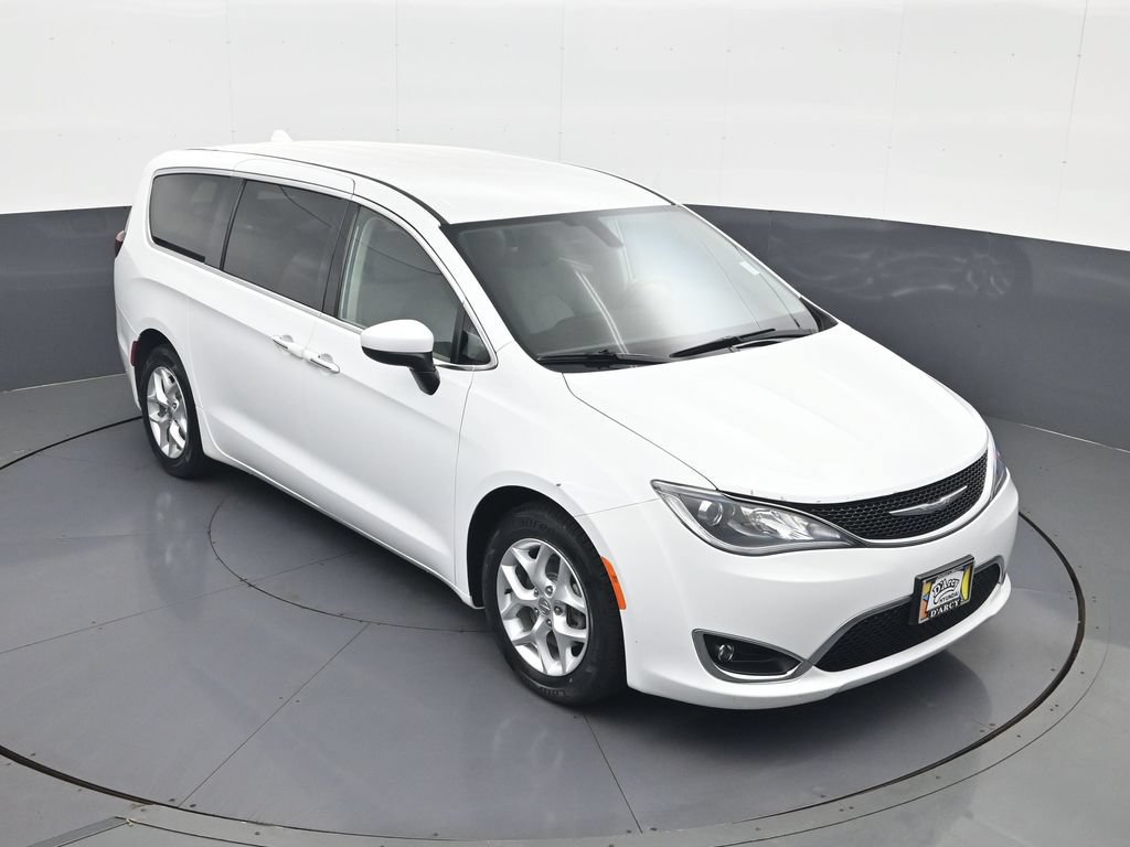 Used 2017 Chrysler Pacifica Touring Plus w/ Tire & Wheel Group FWD image 17