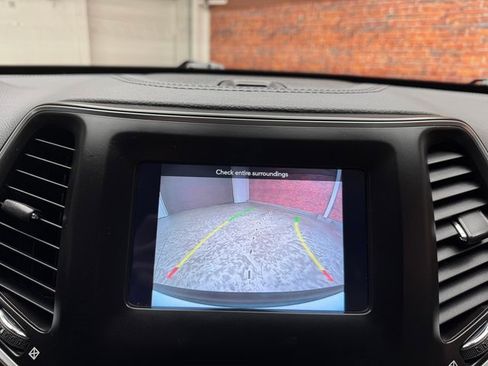 Used 2020 Jeep Cherokee Latitude Plus w/ Cold Weather Group image 22