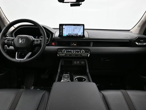 Certified 2025 Honda Pilot Touring image 46