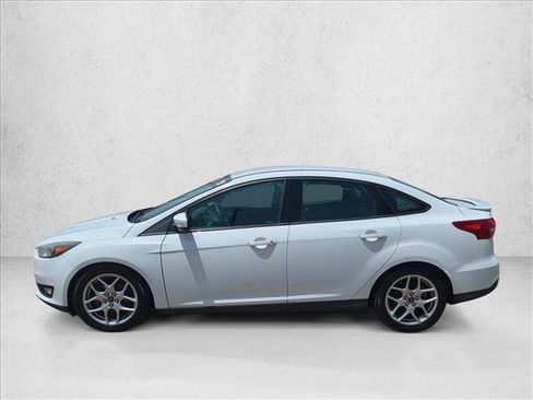 Used 2015 Ford Focus SE w/ Equipment Group 201A FWD image 9
