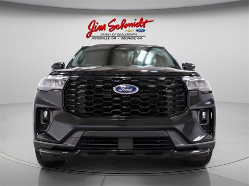 Used 2025 Ford Explorer ST-Line w/ ST-Line Street Pack image 2