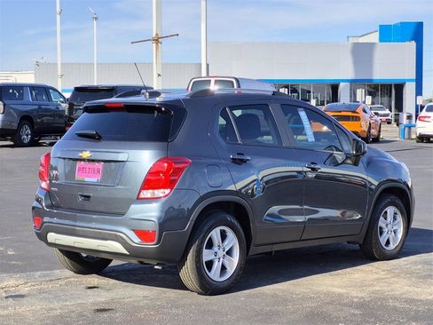 Certified 2022 Chevrolet Trax LT w/ LT Convenience Package image 6