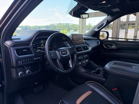 Used 2024 GMC Yukon AT4 w/ Technology Package AWD/4WD image 10