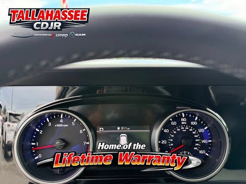 Used 2024 Kia Carnival EX FWD image 24