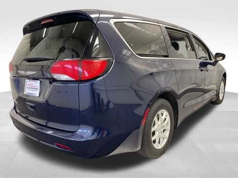 Used 2020 Chrysler Voyager LX image 7