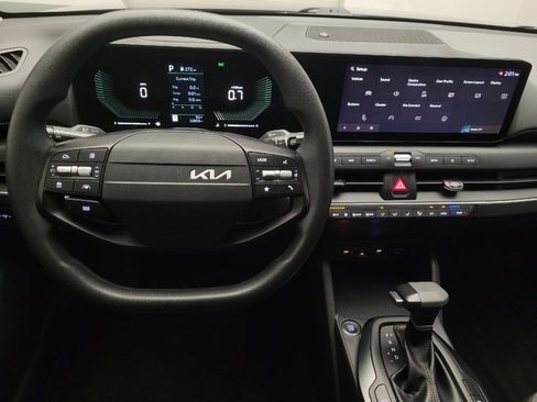 Used 2025 Kia K4 FWD image 22