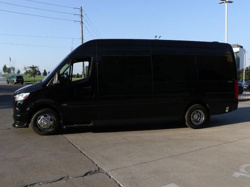 Used 2022 Mercedes-Benz Sprinter 3500 image 4