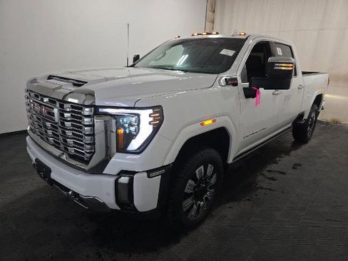 Used 2024 GMC Sierra 2500 Denali w/ Denali Reserve Package AWD/4WD image 2