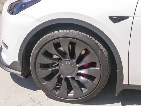 Used 2022 Tesla Model Y Performance image 5