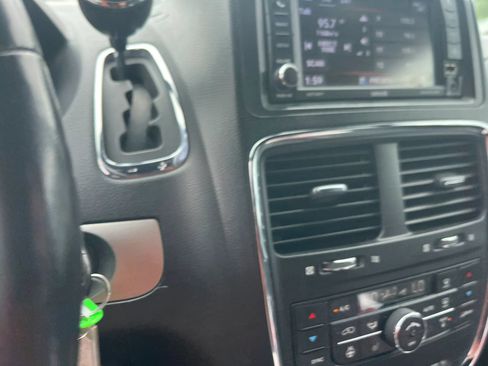 Used 2019 Dodge Grand Caravan GT FWD image 14