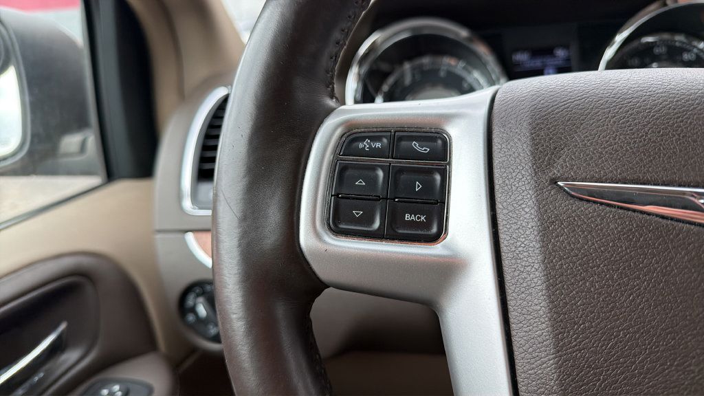 Used 2015 Chrysler Town & Country Touring-L w/ Driver Convenience Group FWD image 27