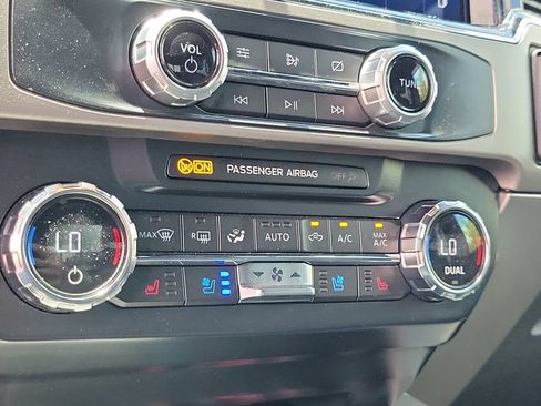 Used 2022 Ford F250 Lariat w/ Lariat Ultimate Package AWD/4WD image 28