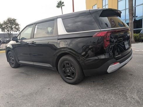 New 2026 Kia Carnival FWD image 3