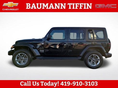 Used 2018 Jeep Wrangler Unlimited Sahara AWD/4WD image 9