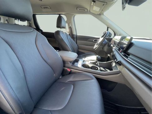 Used 2026 Kia Carnival EX FWD image 21