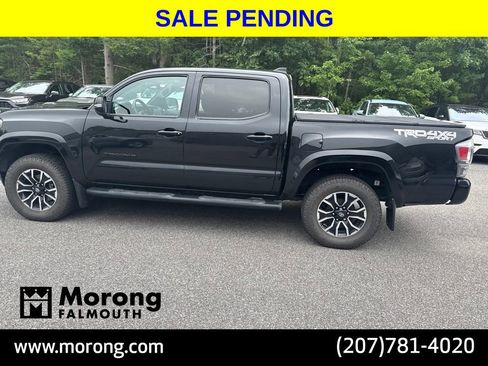 Used 2022 Toyota Tacoma TRD Sport w/ TRD Premium Sport Package AWD/4WD image 13