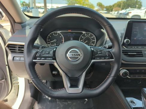 Used 2020 Nissan Altima 2.5 SR FWD image 10