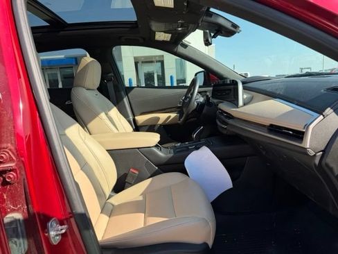 Used 2024 Cadillac XT4 Premium Luxury w/ Technology Package FWD image 9