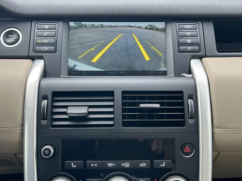 Used 2016 Land Rover Discovery Sport HSE image 4