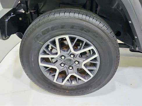 Used 2025 Jeep Wrangler Unlimited Sahara AWD/4WD image 36