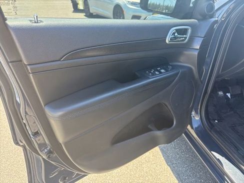 Used 2018 Jeep Grand Cherokee Altitude AWD/4WD image 17