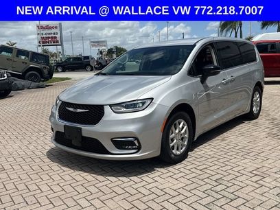Used 2024 Chrysler Pacifica Touring-L