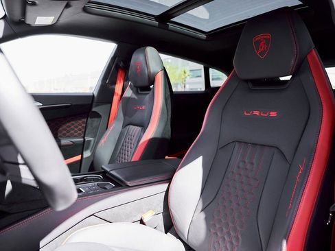 Used 2024 Lamborghini Urus Performante AWD/4WD image 57