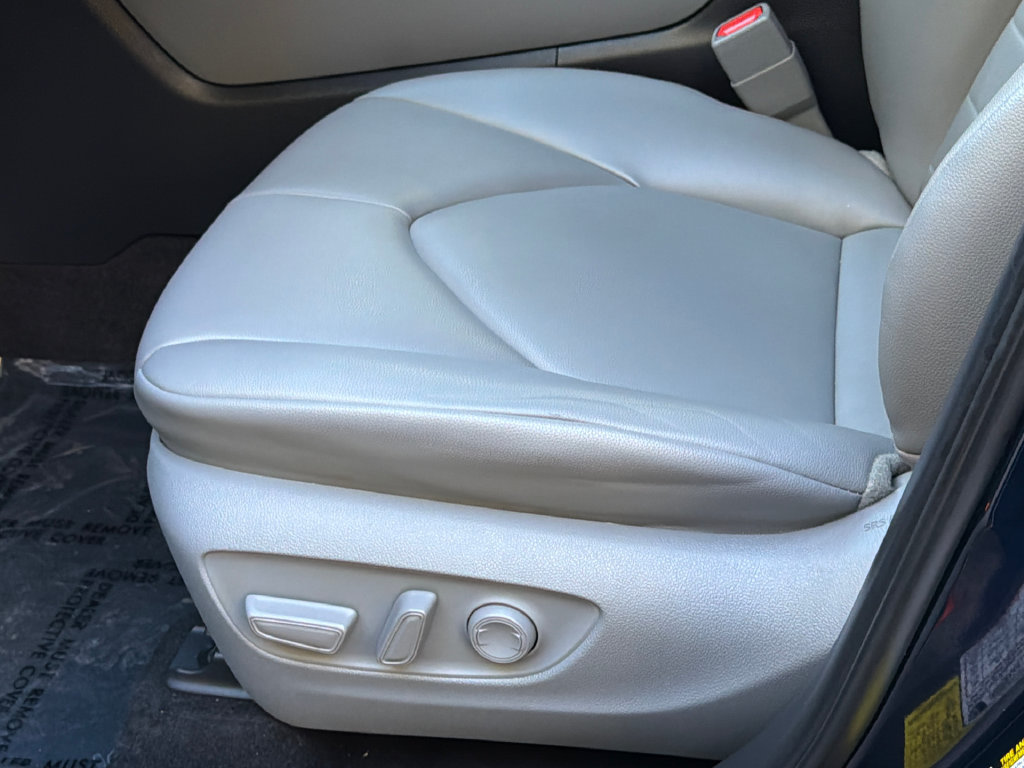 Used 2023 Toyota Highlander XLE AWD/4WD image 25