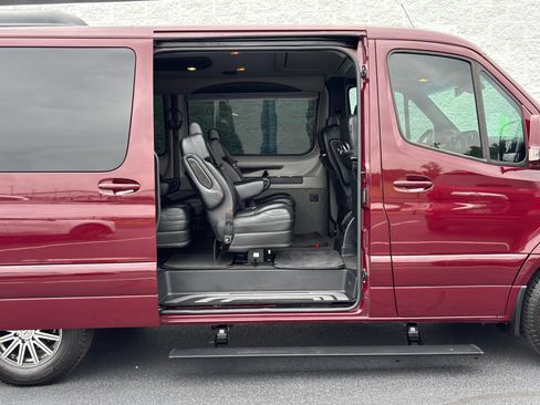 Used 2024 Mercedes-Benz Sprinter 2500 image 7