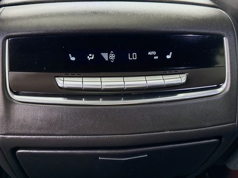 Used 2021 Cadillac Escalade Premium Luxury RWD image 29