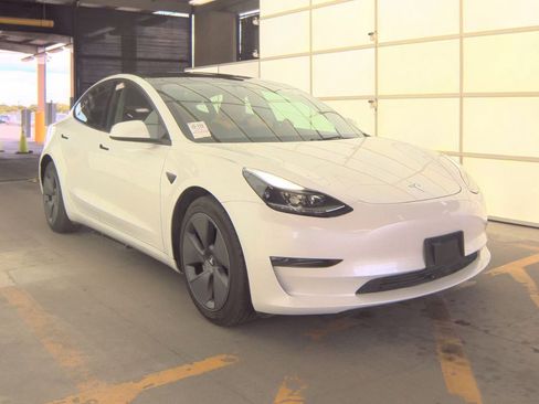 Used 2023 Tesla Model 3 Standard Range RWD image 3